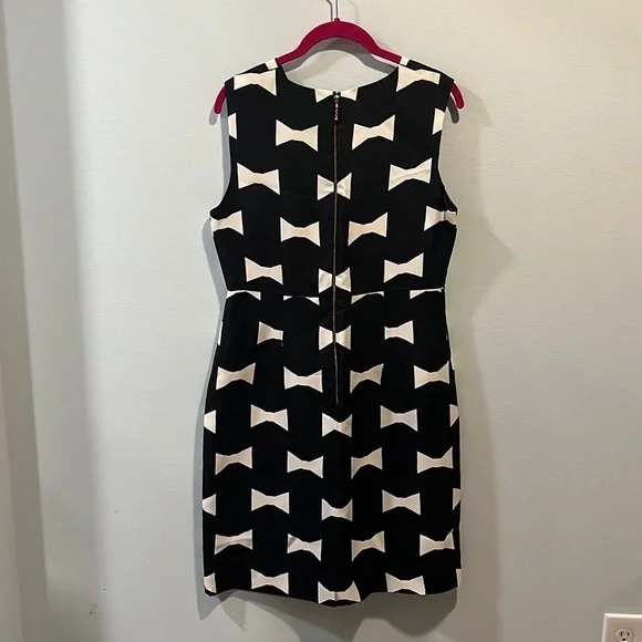 Kate Spade black and white "Cora" bow print shift dress 10
